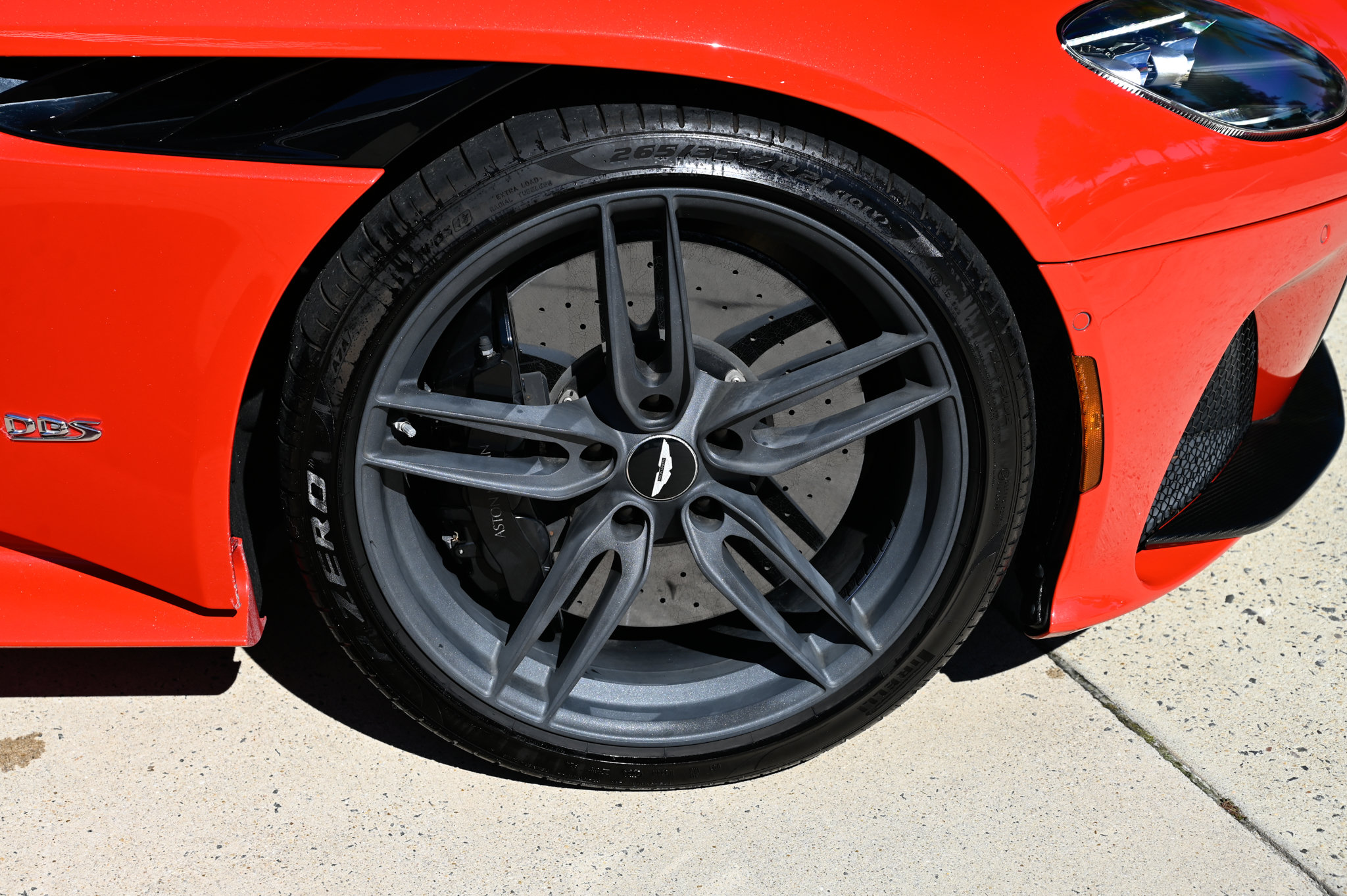 Used 2020 Aston Martin DBS Superleggera RWD image 12