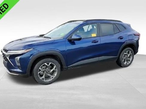 Certified 2024 Chevrolet Trax LT w/ Driver Confidence Package image 5