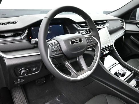 New 2025 Jeep Grand Cherokee L Laredo image 12