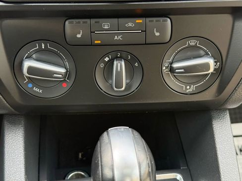 Used 2015 Volkswagen Jetta SE image 31