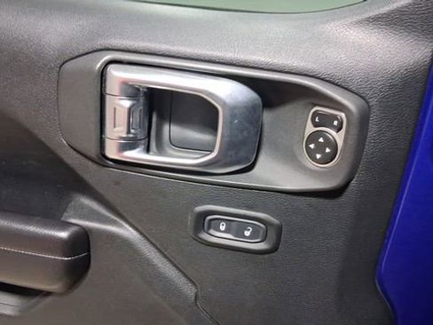 Used 2020 Jeep Wrangler Sport S image 30