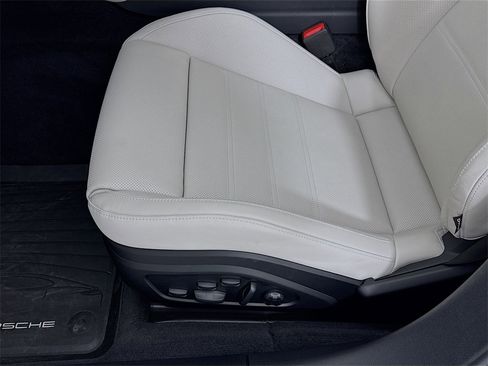 Certified 2025 Porsche Panamera GTS image 14