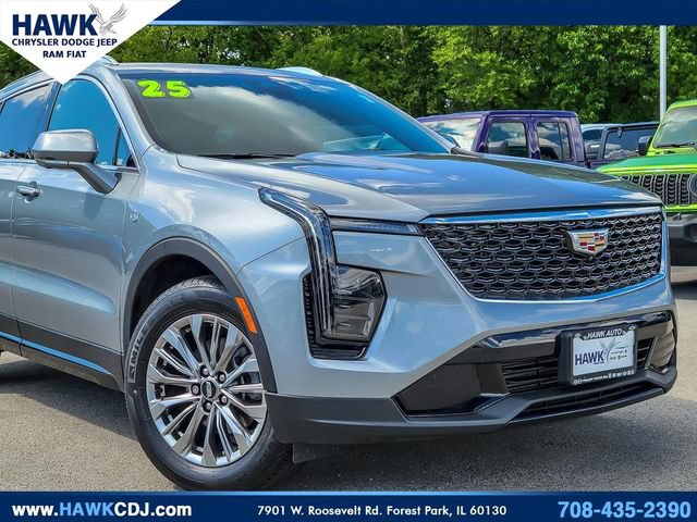 Used 2025 Cadillac XT4 Premium Luxury AWD/4WD image 2