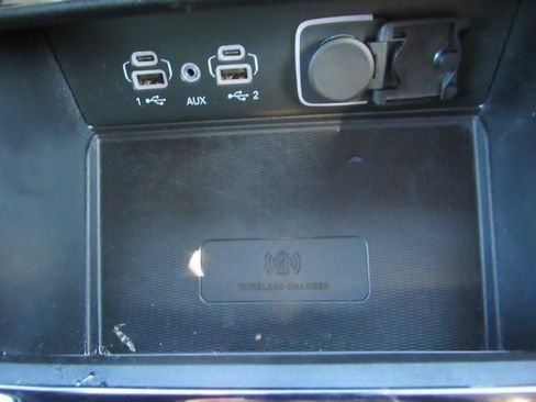 Used 2024 Jeep Grand Cherokee Altitude image 17