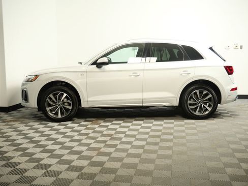 Used 2022 Audi Q5 2.0T Premium w/ Convenience Package image 4