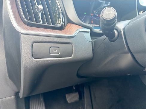 Used 2023 Volvo XC60 B5 Plus w/ Protection Package Premier image 11