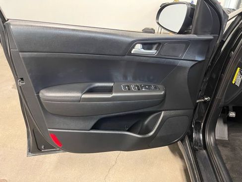 Used 2022 Kia Sportage LX FWD image 26