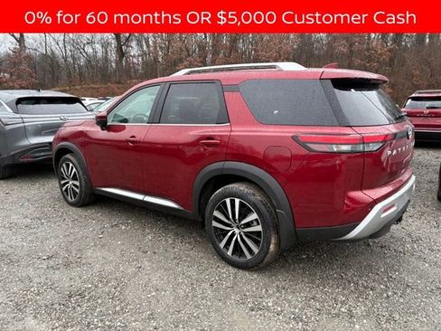 New 2025 Nissan Pathfinder Platinum image 3