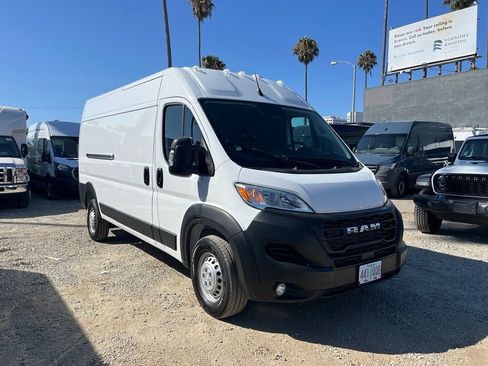 Used 2025 RAM ProMaster 2500 w/ Convenience Group FWD image 5
