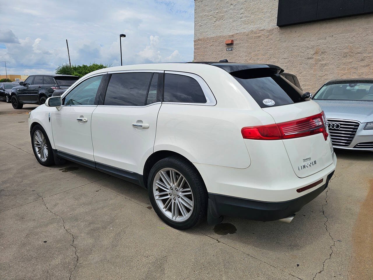 Used 2013 Lincoln MKT AWD image 7
