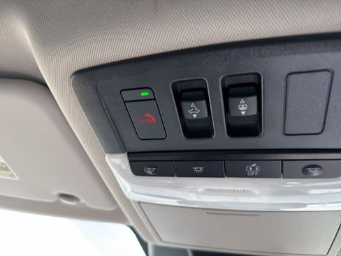 Used 2025 Nissan Rogue SL w/ Tech Package FWD image 37