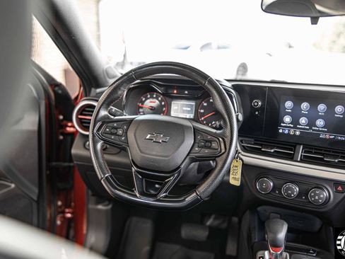 Used 2024 Chevrolet Trax RS w/ Sunroof Package FWD image 34