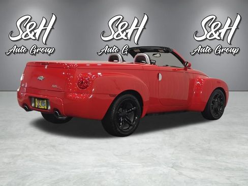 Used 2003 Chevrolet SSR w/ Preferred Equipment Group RWD image 18