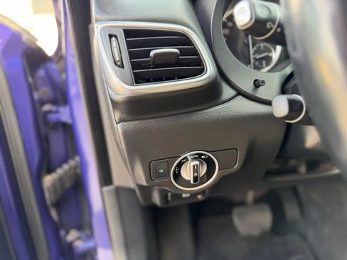 Used 2017 INFINITI QX30 FWD image 39