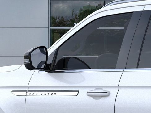 New 2026 Lincoln Navigator L Premier AWD/4WD image 20