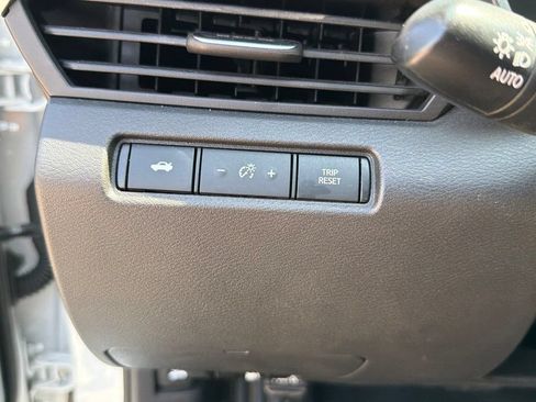 Used 2025 Nissan Altima 2.5 SV FWD image 12