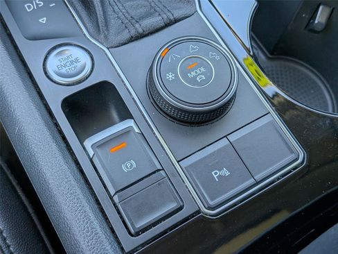 Used 2019 Volkswagen Atlas SEL R-Line AWD/4WD image 15
