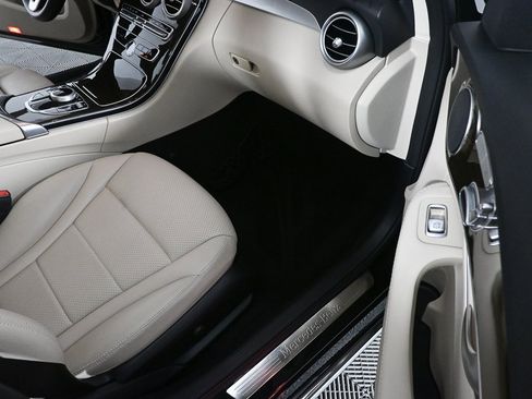 Used 2019 Mercedes-Benz C 300 Sedan image 19