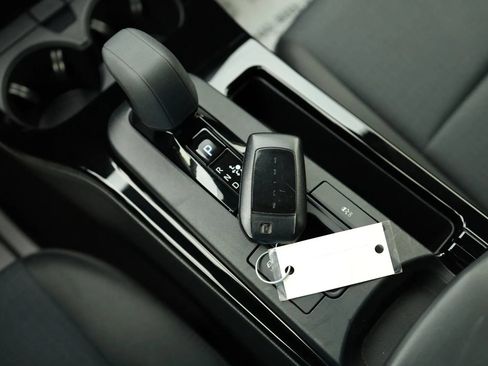 Used 2024 Toyota Prius LE FWD image 26
