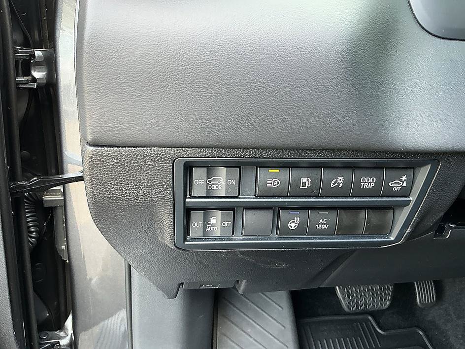 Used 2026 Toyota Sequoia Platinum AWD/4WD image 14