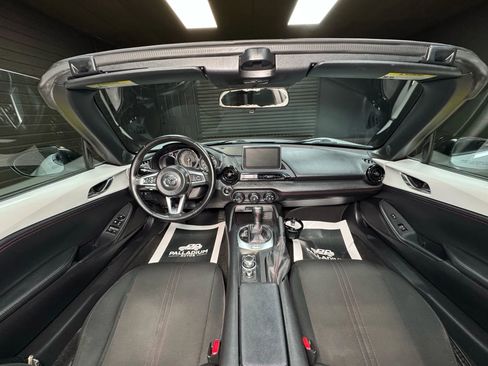 Used 2016 MAZDA MX-5 Miata Club image 16