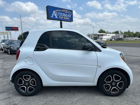 Used 2016 smart fortwo pure RWD image 5