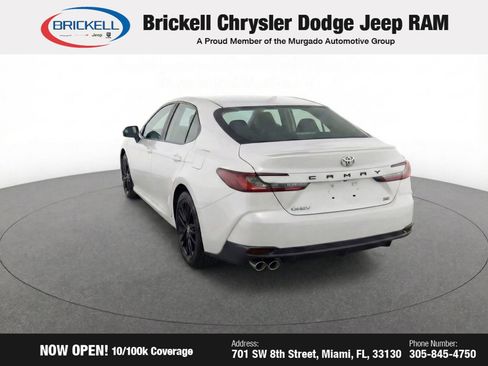 Used 2025 Toyota Camry SE image 3