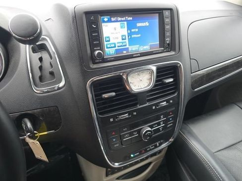 Used 2012 Chrysler Town & Country Touring-L w/ Entertainment Group #2 FWD image 41