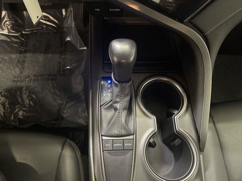 Used 2022 Toyota Camry SE image 19