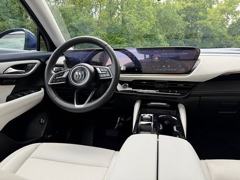 Used 2025 Buick Envision Avenir AWD/4WD image 11