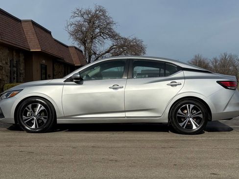 Used 2021 Nissan Sentra SV image 2