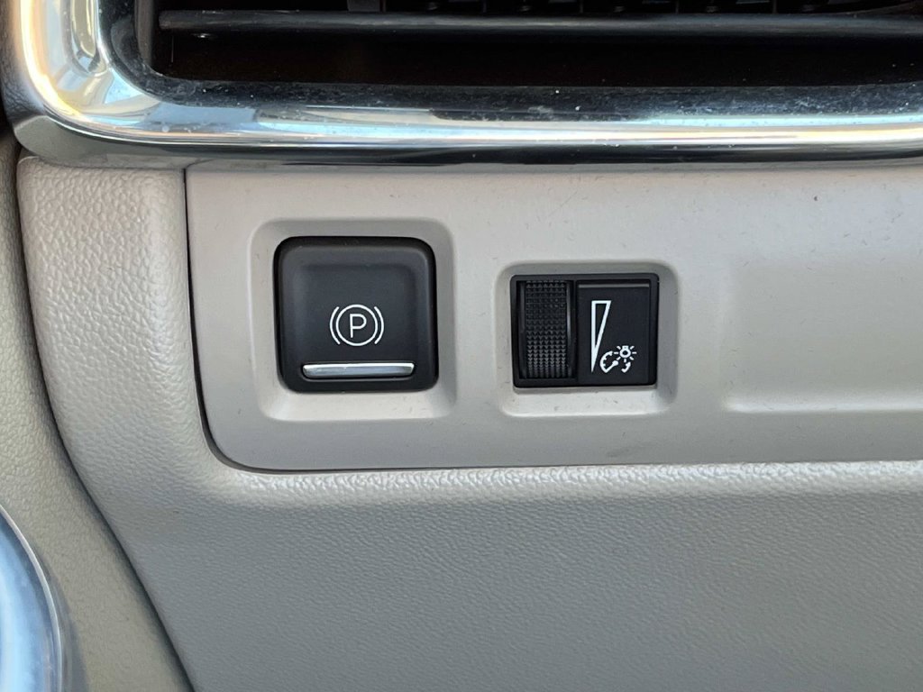 Used 2023 Cadillac XT4 Premium Luxury FWD image 41