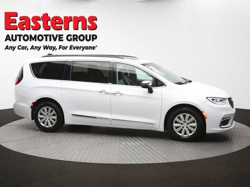 Used 2023 Chrysler Pacifica Limited FWD image 48