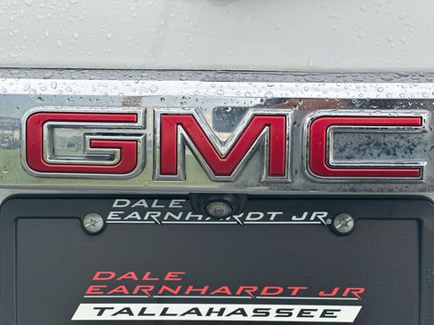 Used 2023 GMC Acadia SLE image 35