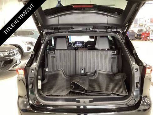 Used 2023 Toyota Highlander XSE AWD/4WD image 16