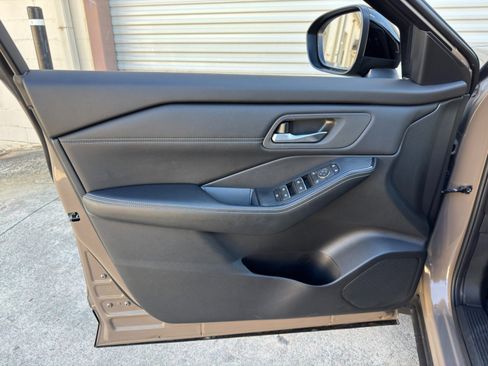 Used 2024 Nissan Rogue SL FWD image 38