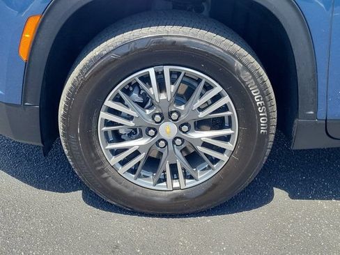 Used 2025 Chevrolet Traverse LT FWD image 30