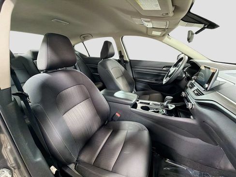 Used 2024 Nissan Altima 2.5 SV FWD image 26
