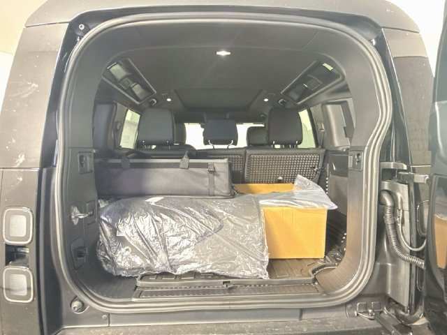 New 2026 Land Rover Defender 110 S AWD/4WD image 28