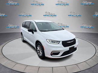 New 2026 Chrysler Pacifica Select video 1