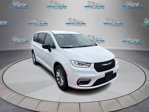 New 2026 Chrysler Pacifica Select image 1