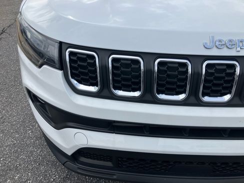 Used 2025 Jeep Compass Latitude AWD/4WD image 26
