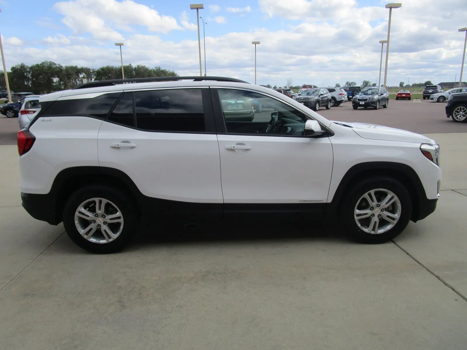 Used 2021 GMC Terrain SLE w/ Driver Convenience Package AWD/4WD image 6