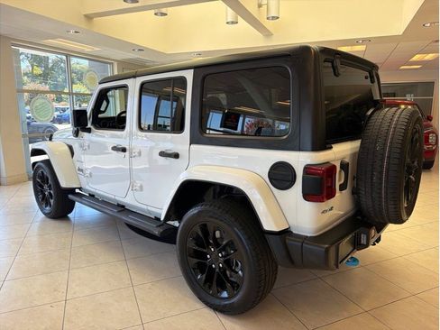 Used 2023 Jeep Wrangler Unlimited Sahara AWD/4WD image 7