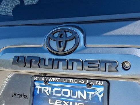 Used 2017 Toyota 4Runner SR5 AWD/4WD image 29