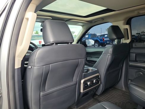 Used 2024 Ford Expedition XLT RWD image 12