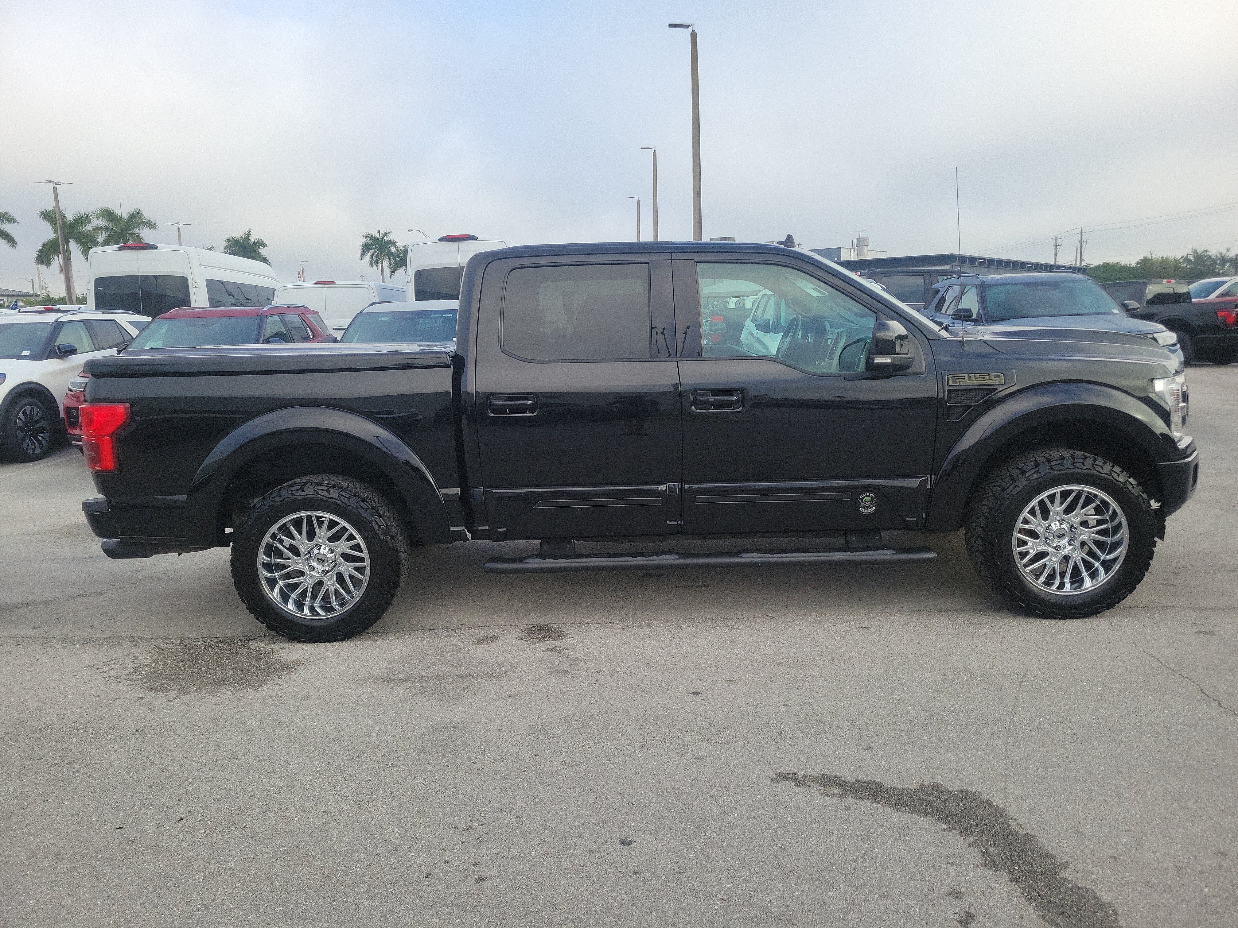Used 2018 Ford F150 Lariat w/ Equipment Group 502A Luxury AWD/4WD image 4