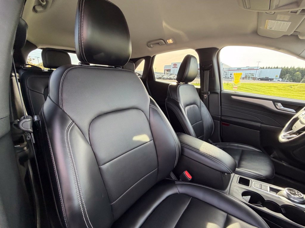 Certified 2025 Ford Escape Platinum AWD/4WD image 38