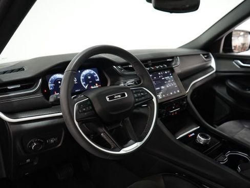 Used 2023 Jeep Grand Cherokee L Laredo image 17