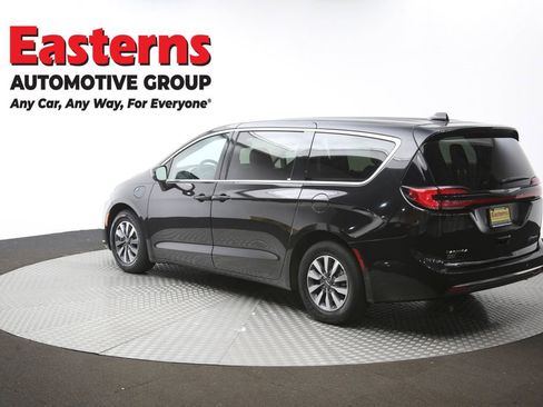 Used 2023 Chrysler Pacifica Touring-L image 64